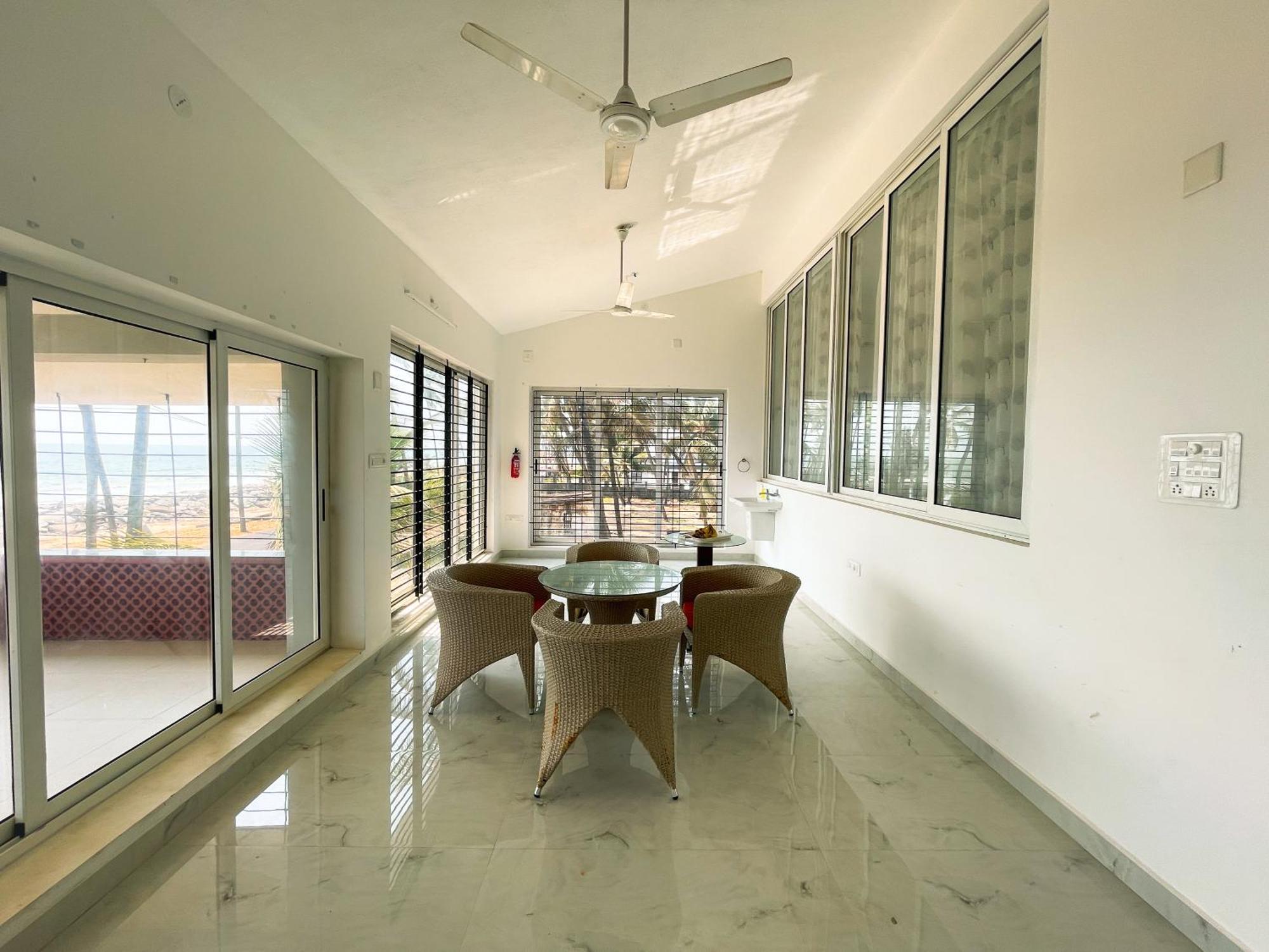 Gintara Beach Homestay By Evaddo Kalyānpur エクステリア 写真